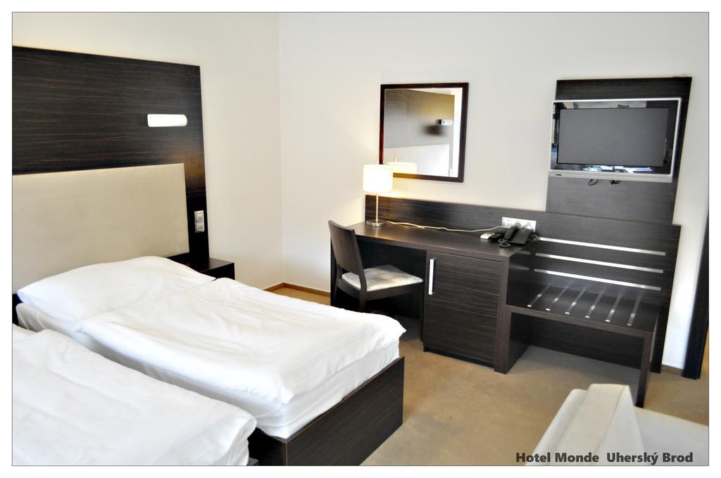 Hotel Monde Uhersky Brod Exterior photo